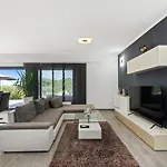 Wunderschoenes In Mit Pool By Interhome Ferienhaus Bužinija