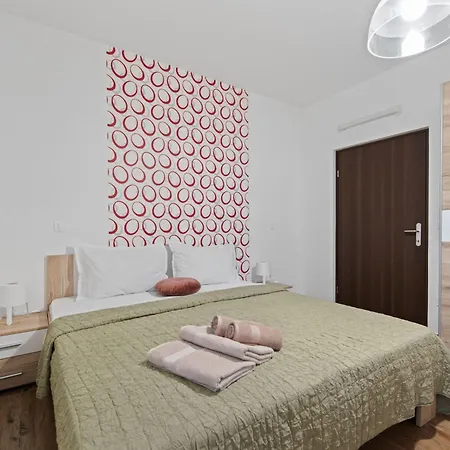 Wunderschoenes In Mit Pool By Interhome Feriehus
