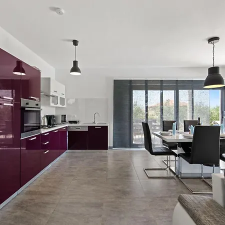 Wunderschoenes In Mit Pool By Interhome