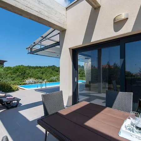 Wunderschoenes In Mit Pool By Interhome