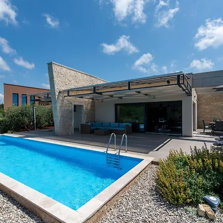 Wunderschoenes In Mit Pool By Interhome Feriehus Bužinija
