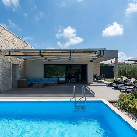 Feriehus Wunderschoenes In Mit Pool By Interhome *