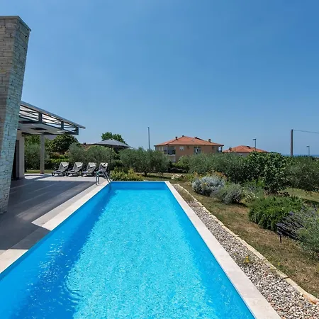 Wunderschoenes In Mit Pool By Interhome *