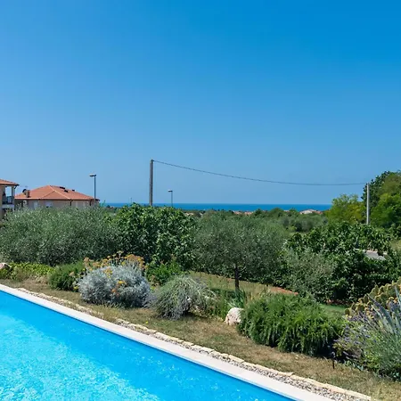 Wunderschoenes In Mit Pool By Interhome Feriehus