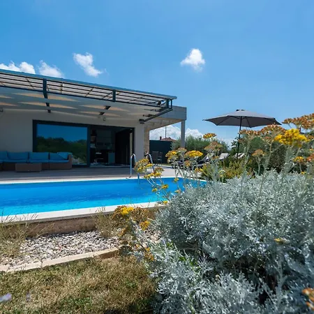 Feriehus Wunderschoenes In Mit Pool By Interhome