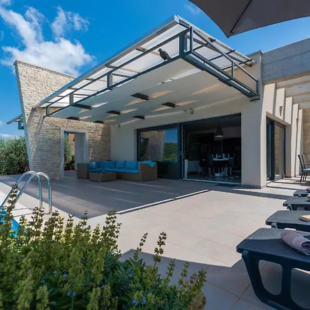 Wunderschoenes In Mit Pool By Interhome * Bužinija