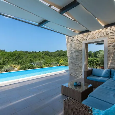 Feriehus Wunderschoenes In Mit Pool By Interhome Bužinija