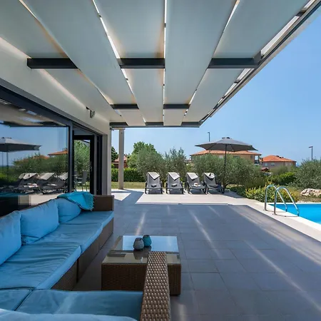 Wunderschoenes In Mit Pool By Interhome Bužinija