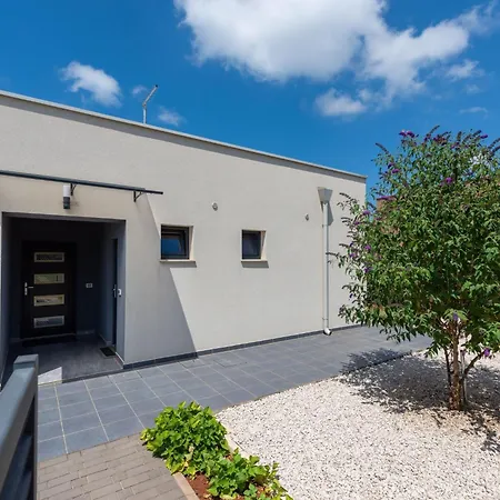 Feriehus Wunderschoenes In Mit Pool By Interhome