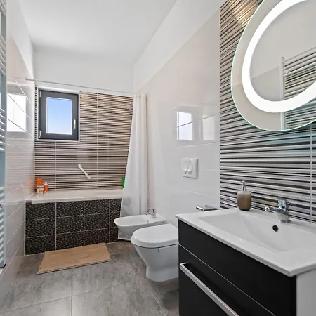 Wunderschoenes In Mit Pool By Interhome Feriehus